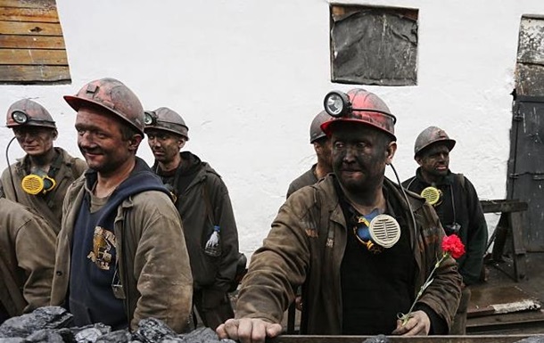 Обвал на шахте в Донецкой области заблокировал семь горняков