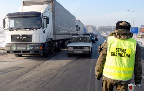 На границе с Польшей застряли около 1300 автомобилей