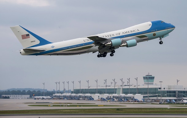 Глава Boeing обіцяв Трампу знизити ціну на борт №1
