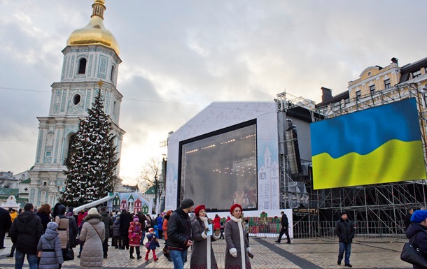 Менше половини українців вірять у зміни на краще у 2017 році - опитування