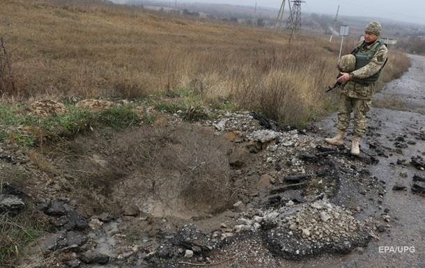 Четверо военных ранены на Донбассе за сутки