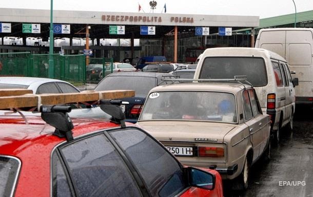 На границе с Польшей застряли около 1200 автомобилей 