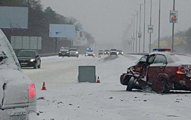 На Бориспольской трассе столкнулись пять авто