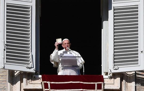 Папа Римський відмовився від броньованої машини