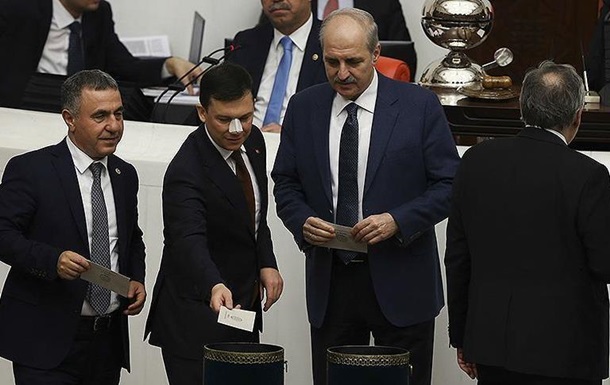 Парламент Турции одобрил расширение полномочий Эрдогана