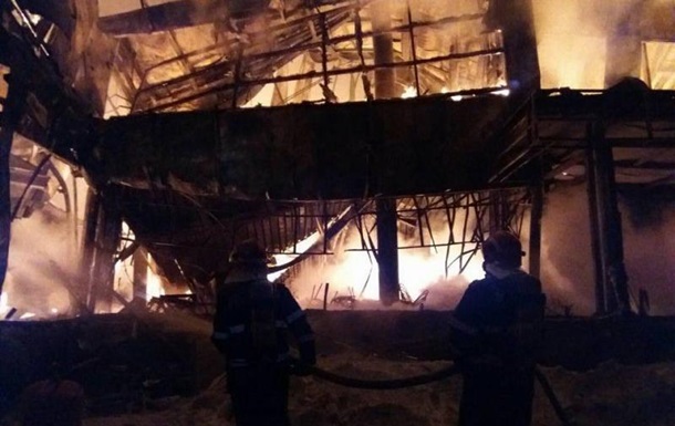 В Бухаресте сгорел ночной клуб: десятки пострадавших