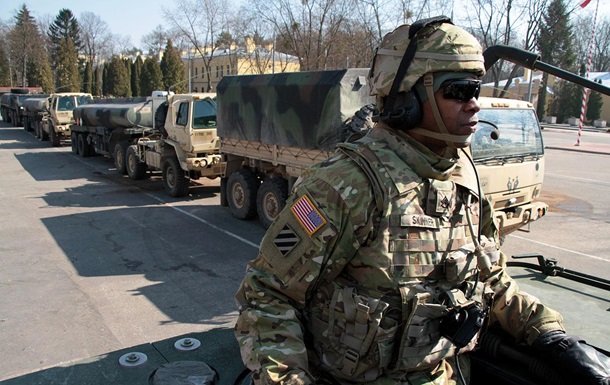 Дорогу в Польщі засипало американськими снарядами