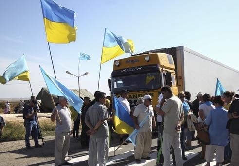 Экономическая блокада Крыма Украиной.  Не можешь управлять – вставляй палки в ко