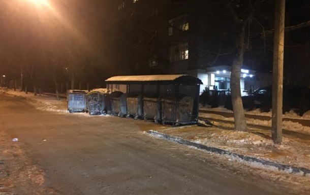 Из Львова начали вывозить мусор