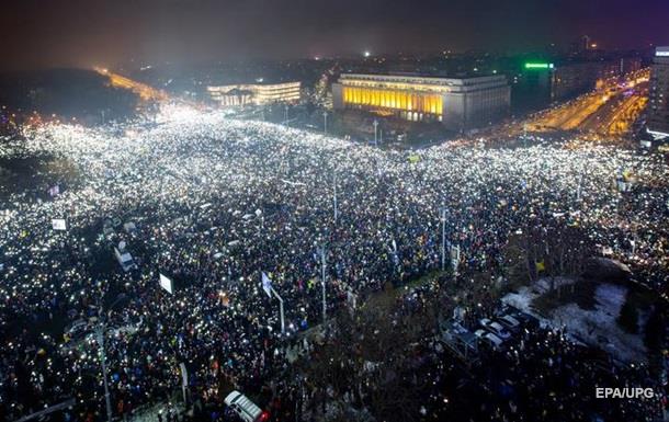 Отставки правительства требуют полмиллиона румын