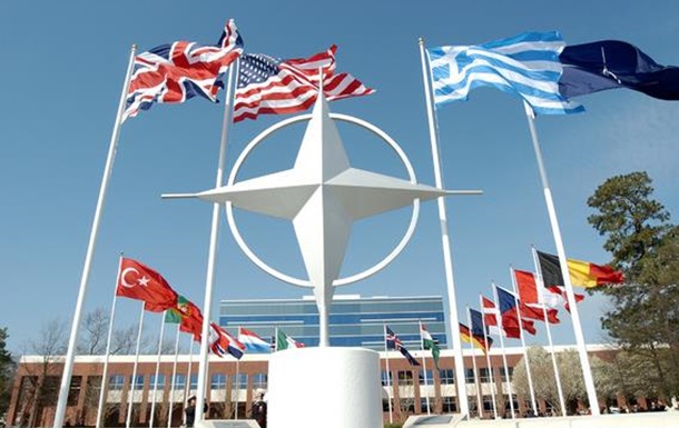 Референдум по НАТО от Порошенко: возможности и риски