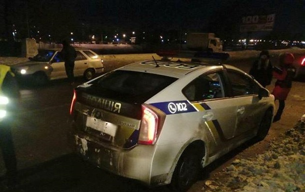 В Киеве пьяный сорвал с патрульного кобуру с оружием