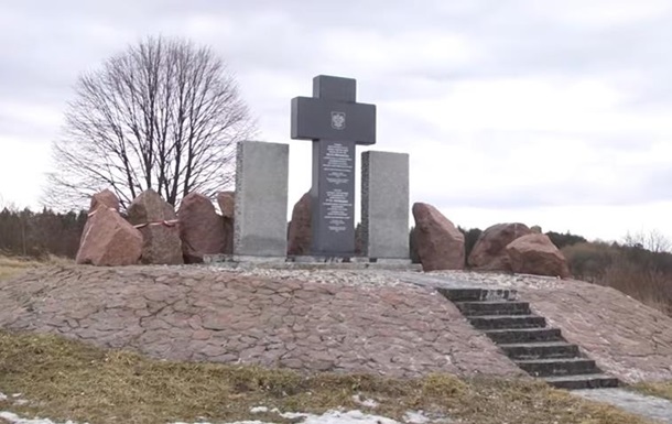 Відновлено пам ятник полякам у Гуті Пеняцькій