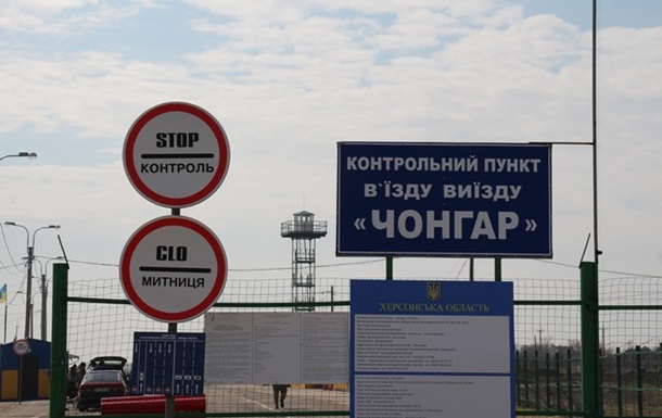 На кордоні Криму в українця забрали паспорт і допитали