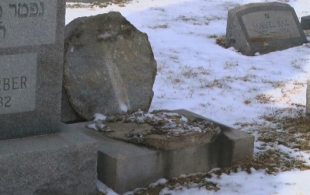 В Нью-Йорке в третий раз осквернили еврейское кладбище