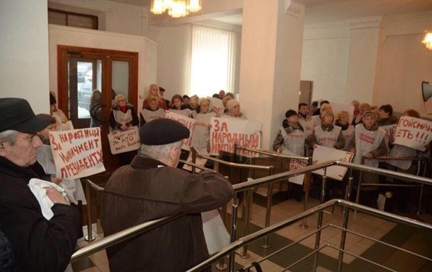 В приемной Кабмина протестуют активисты