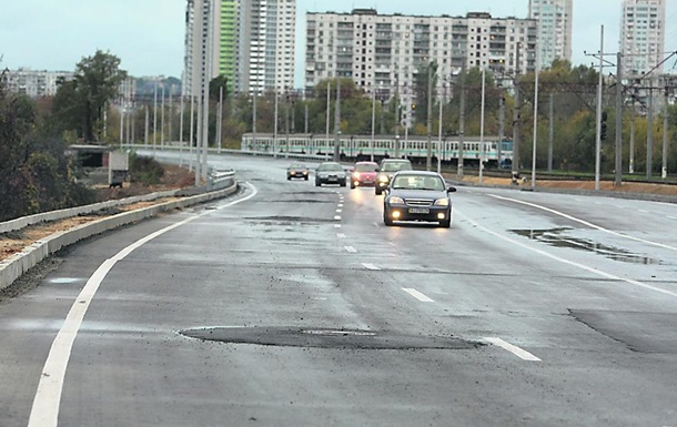 Почему в Киеве  убитые  дороги, если деньги на их ремонт есть?