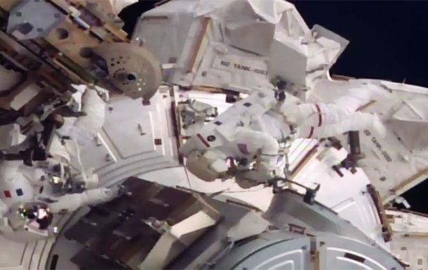 Члени екіпажу МКС вийшли у відкритий космос