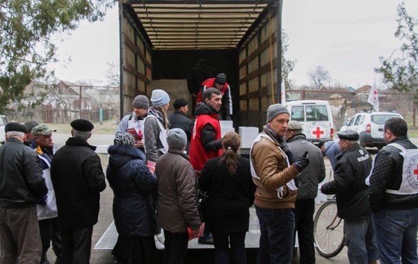 Красный Крест отправил в АТО 7 грузовиков помощи