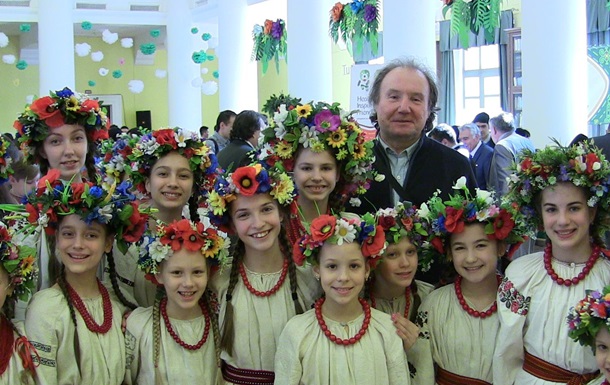 Виступ ансамбля  ЗЕРНЯТКО  на святі  Novruz  - 2017 