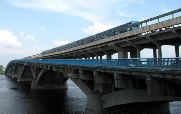 У Києві обмежать рух по мосту метро
