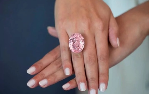 З аукціону продали найбільший рожевий діамант