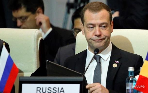 Медведев об обвинениях в коррупции: Чушь и бумажки