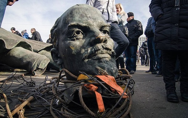 МИД РФ просит Киев оставить хотя бы одного Ленина