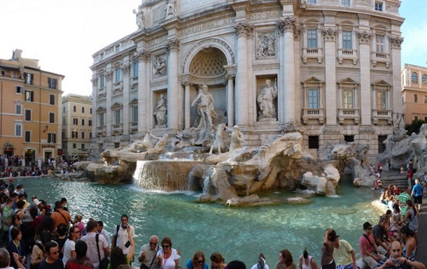 Туристи кинули 1,4 мільйона євро у римський фонтан