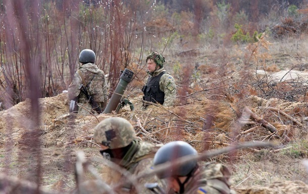 Перемирие на Донбассе: ранены двое военных