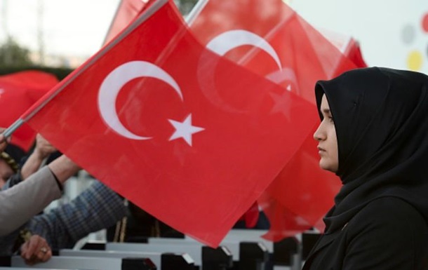 Опозиція Туреччини подала запит про скасування референдуму