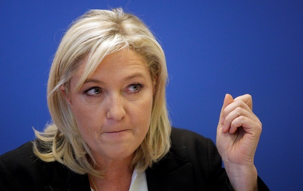Ле Пен зажадала прибрати прапор ЄС на час інтерв ю