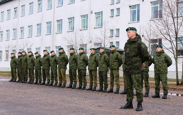 Литва відправила військових інструкторів в Україну