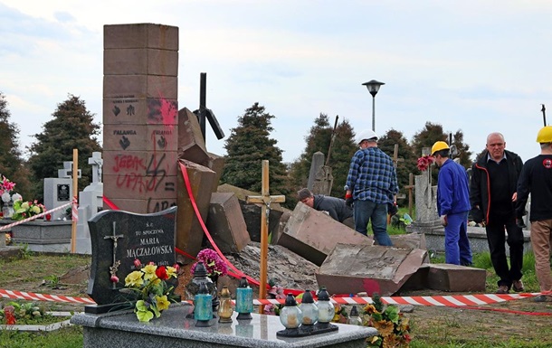 Киев останавливает легализацию польских памятников