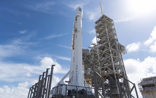 Запуск Falcon 9 с военным спутником отложен