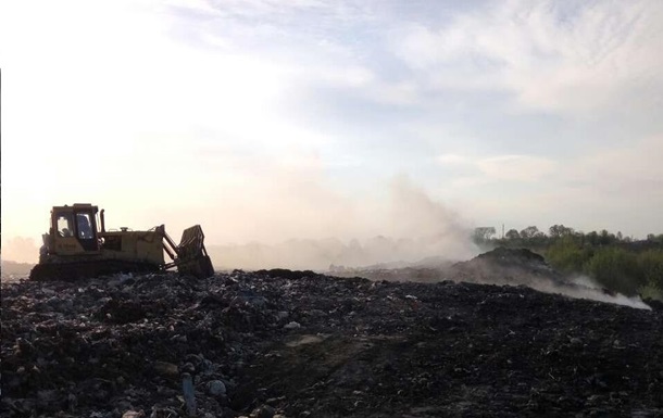 Біля Рівного загорівся сміттєвий полігон