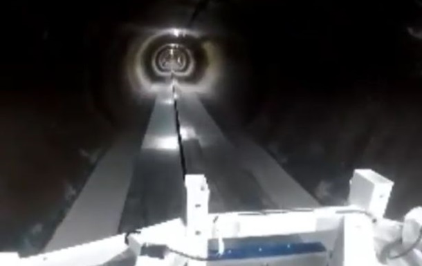 Илон Маск показал испытание скоростного тоннеля