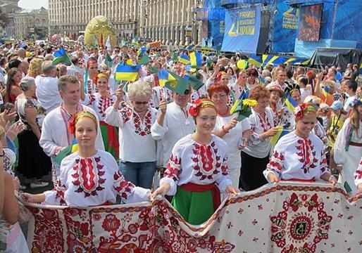 Мега марш вишиванок в Україні