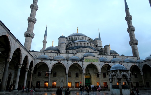 Кабмін схвалив поїздки в Туреччину за ID-картками