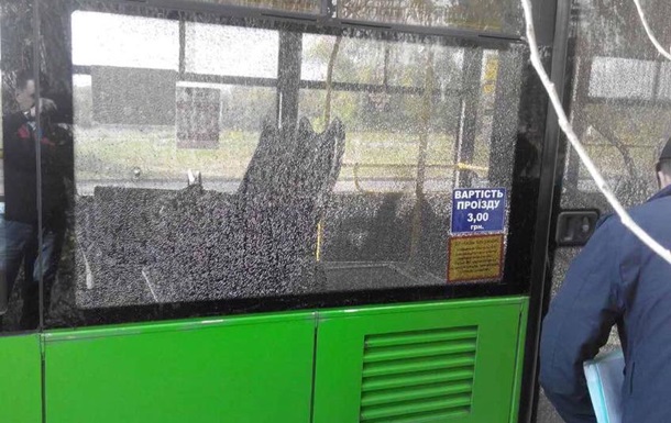 В Харькове обстреляли троллейбус