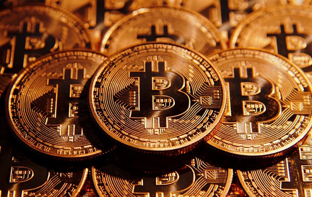 Курс Bitcoin установив рекорд, перевищивши $2000