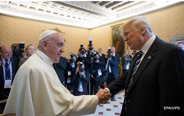 Папа Римський і Трамп обмінялися подарунками