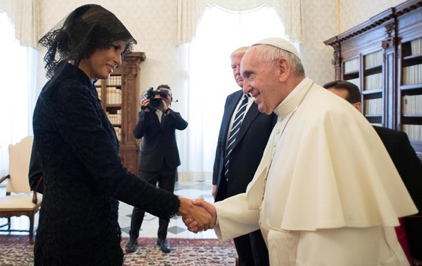 Папа Римський запитав у Меланії Трамп, чим вона годує чоловіка