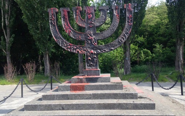 Памятник жертвам Холокоста испачкали не вандалы