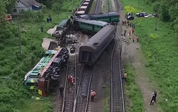 Зіткнення поїздів на Хмельниччині зняли з дрона