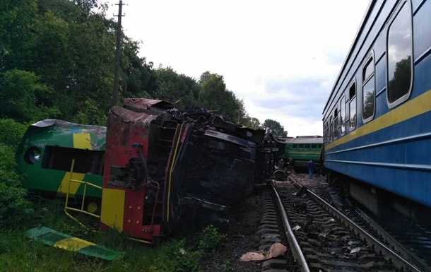 Авария поездов на Хмельнитчине: названы две версии