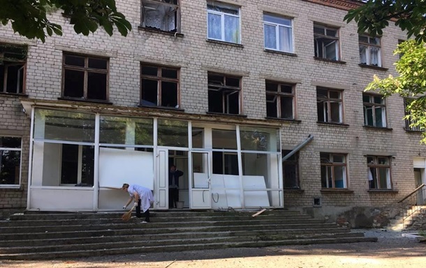 В Красногоровке под обстрелами школа и больница