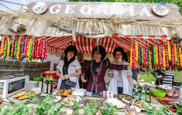 День Независимости Грузии отметили масштабным фестивалем в центре Киева