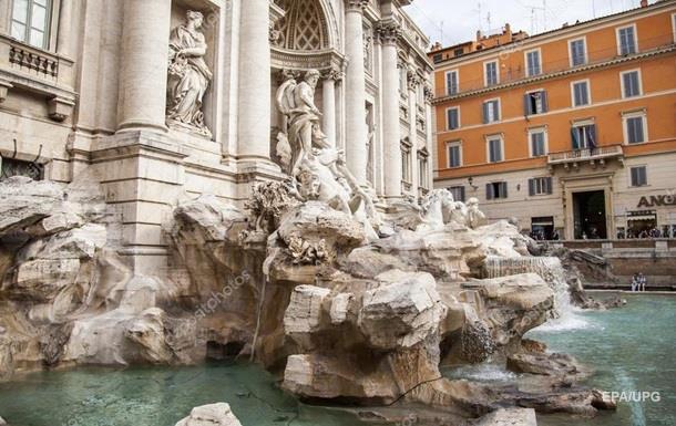 В Риме запретили есть возле фонтанов