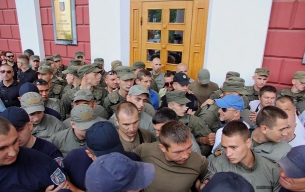 Біля міськради Одеси відбулися сутички